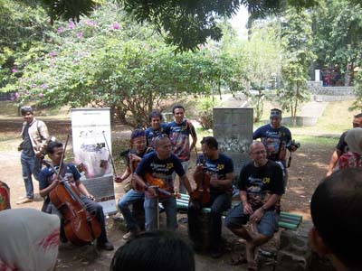 Sa’Unine String Orchestra Membuai Bandung
