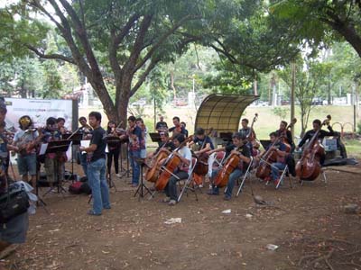 Sa’Unine String Orchestra Membuai Bandung
