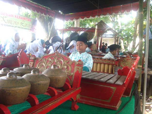 Festival Lomba Ngliwet dan Memedi Sawah, Museum Tani Jawa Indonesia, Minggu 9 Desember 2012, sumber foto: suwandi Tembi