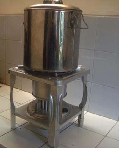kompor minyak, alat memasak tradisional. Sumber foto: suwandi Tembi