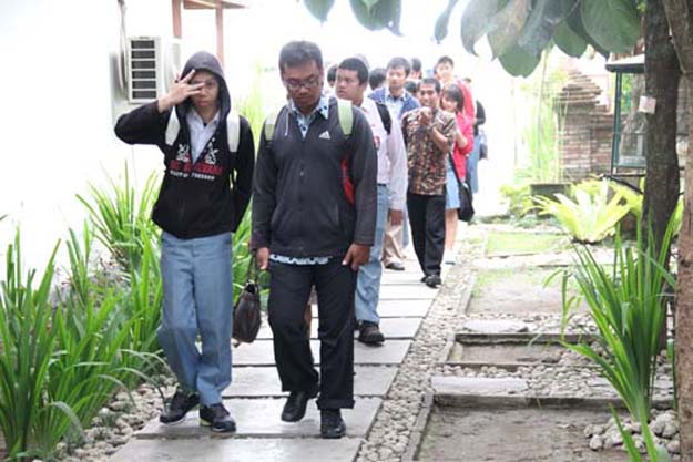 SMP dan SMA Bhinneka Tunggal Ika Yogyakarta Mengadakan MOS di Tembi
