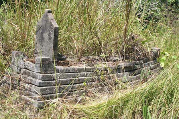 Makam Patih Rojoniti