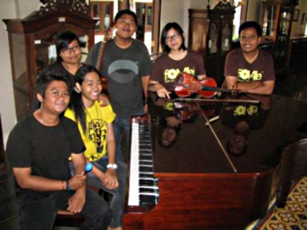 komunitas peminat, pelaku dan penikmat musik Fombi, foto : harian Jogja.com