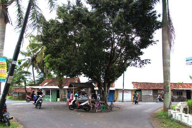 pertigaan di Dusun Tangkilan, Sidoarum, Godean, Sleman, foto: a.sartono