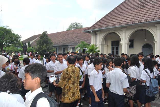 Pengunjung Museum Benteng Vredeburg Yogyakarta, sumber foto: Suwandi Tembi
