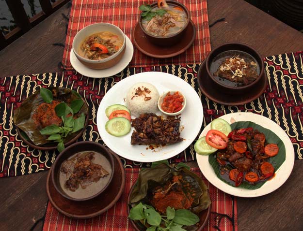 Aneka menu banyak sebagai menu promo bulan Januari di rumah makan Pulosegara, Tembi Rumah Budaya, Foto: Yuladi
