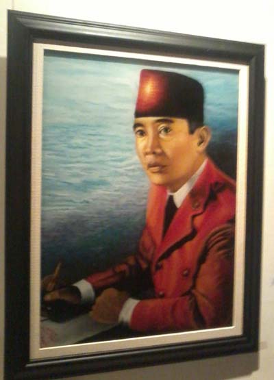 Potret Presiden Sukarno, karya Hadi Koco dipamerkan di ruang pamer Tembi Rumah Budaya, foto: Ons Untoro