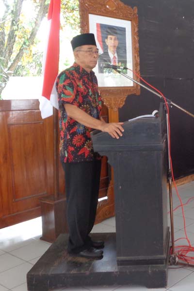 Idhan Samawi sedang menyampaikan pemikirannya dalam Sarasehan Budaya di rumah dinas Bupati Bantul, foto: Isuur