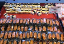 Macam-macam sushi di AEON Mall BSD - Foto oleh Titin Natalia