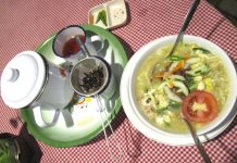 Sajian teh dan bakmi godhok di Warung Pojok Teh Boelondo-Foto-A.Sartono