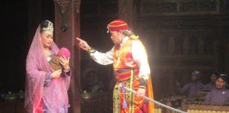 Maryam dipaksa oleh Pangeran Jafar untuk membunuh bayinya sendiri-Foto-A.Sartono